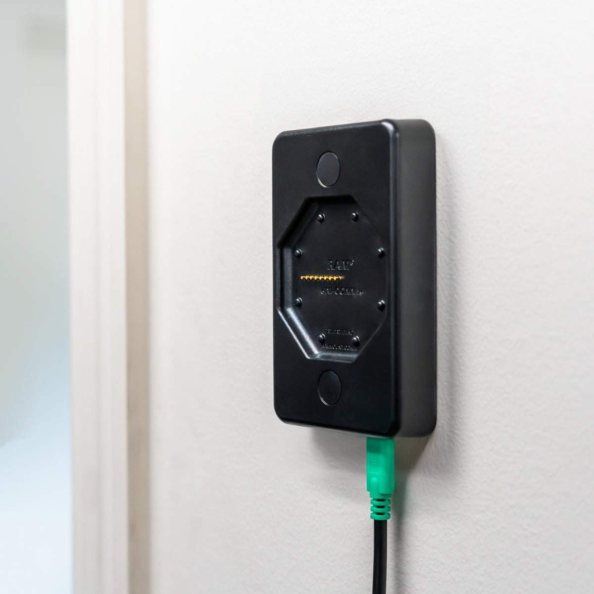 RAM Mounts GDS Uni-Conn low-profile wall dock with USB-C for IntelliSkin tablets – further product photo