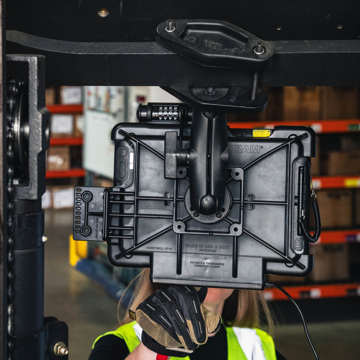 RAM Mounts combo-locking powered dock for Honeywell RT10 rugged tablet – additional view