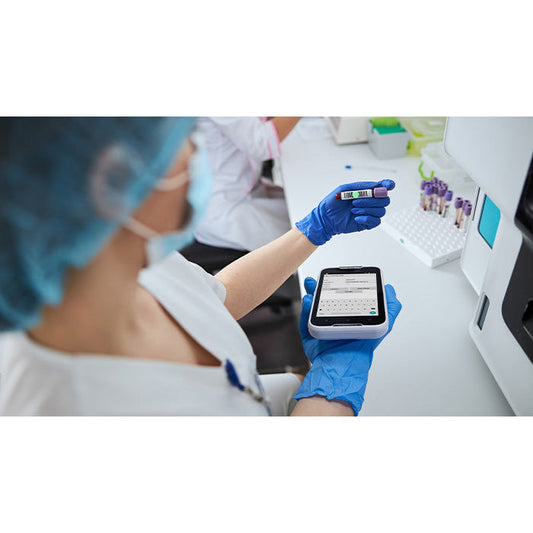 Datalogic Memor 11 HC healthcare Android mobile computer, white, disinfectant-ready, Wi-Fi + 4G LTE (944900017) – in use in laboratory